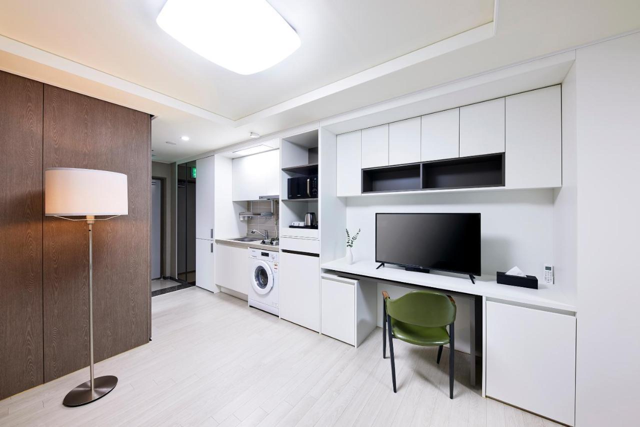 Bridge Residence Hotel Сеогвипо Екстериор снимка