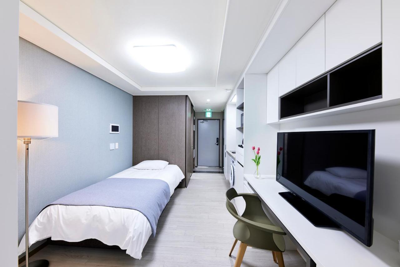 Bridge Residence Hotel Сеогвипо Екстериор снимка