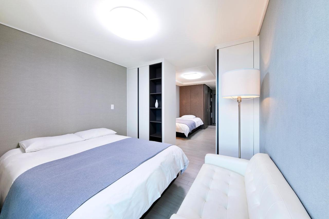 Bridge Residence Hotel Сеогвипо Екстериор снимка