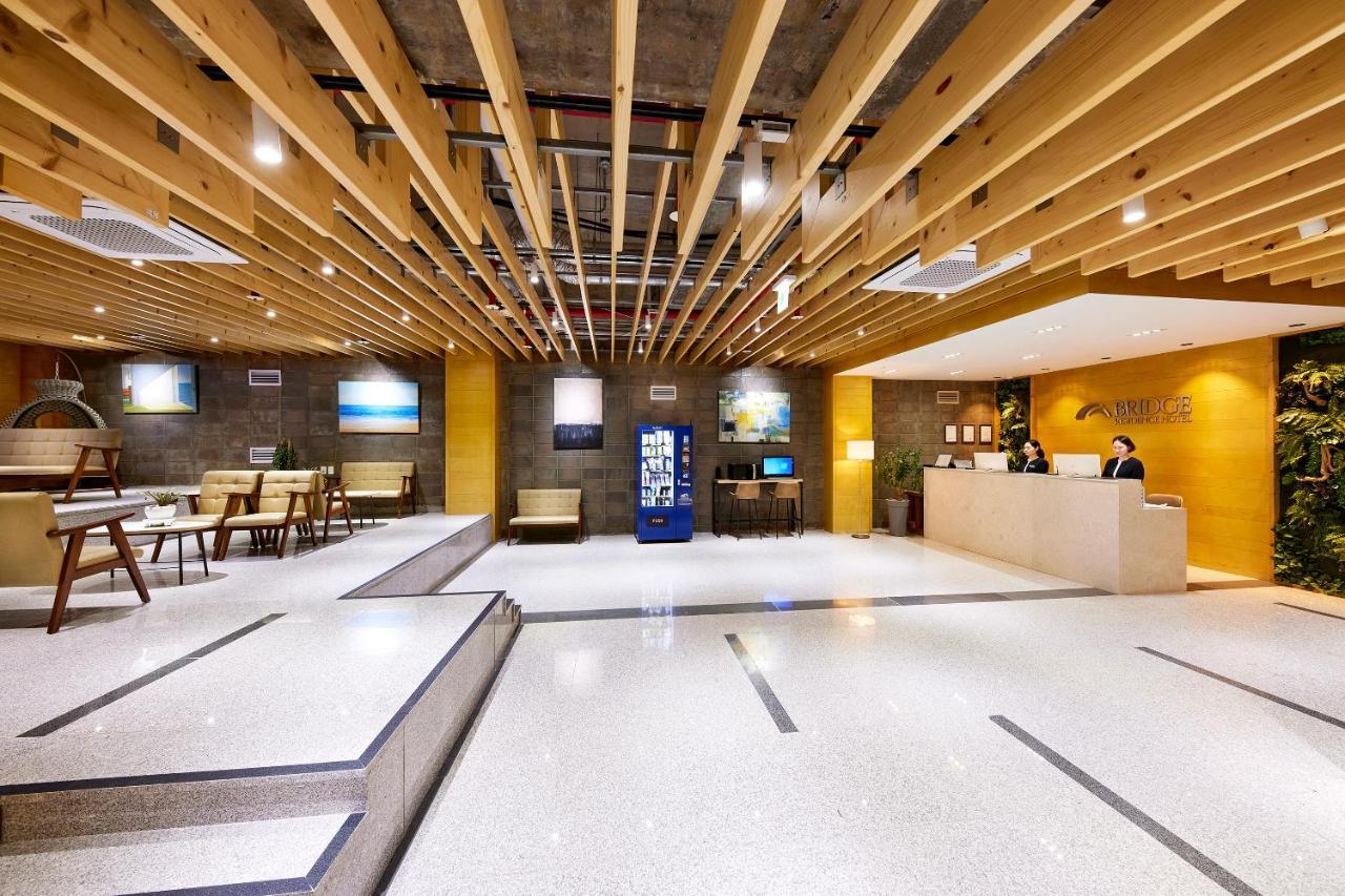 Bridge Residence Hotel Сеогвипо Екстериор снимка