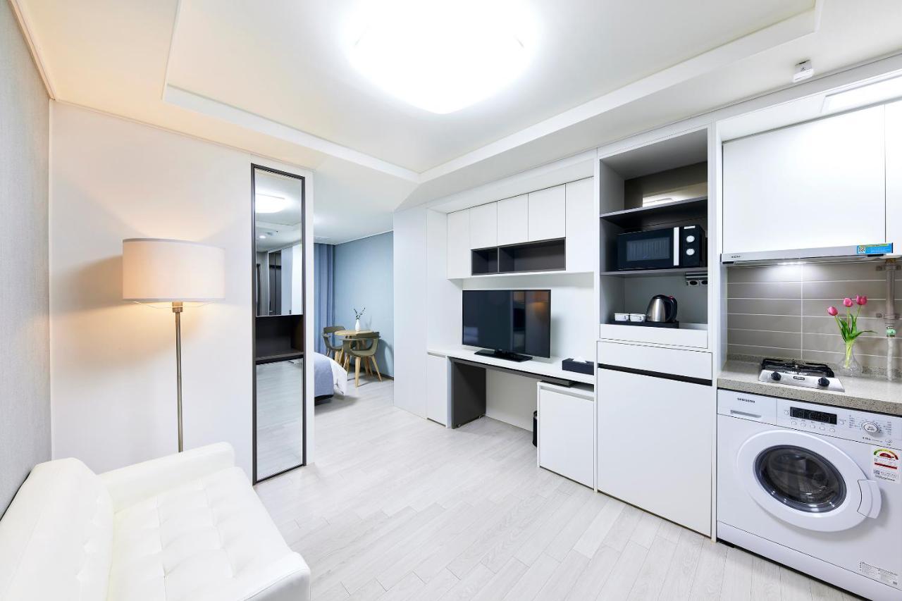 Bridge Residence Hotel Сеогвипо Екстериор снимка